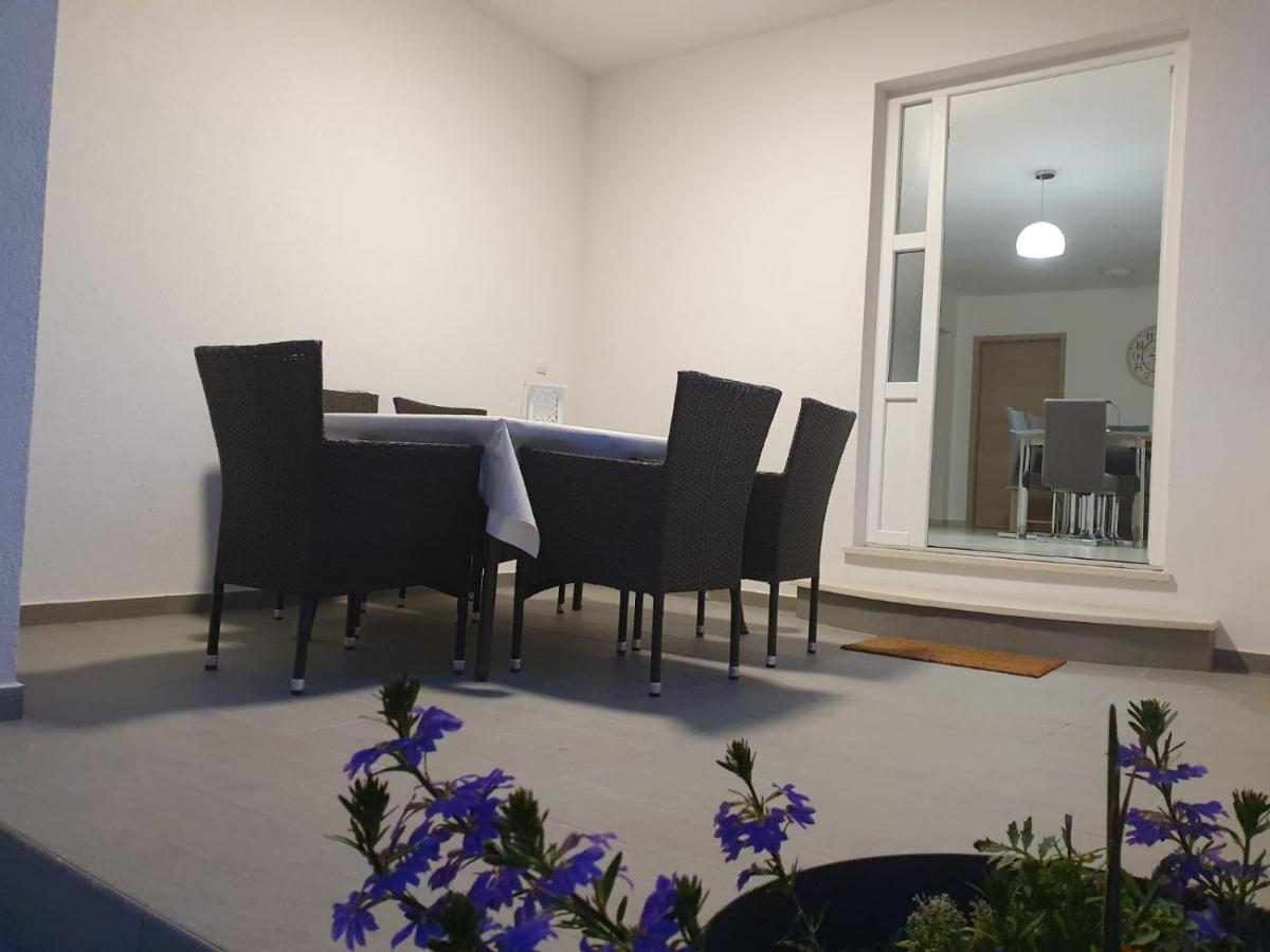 Apartmani Sara Bibinje Exterior foto